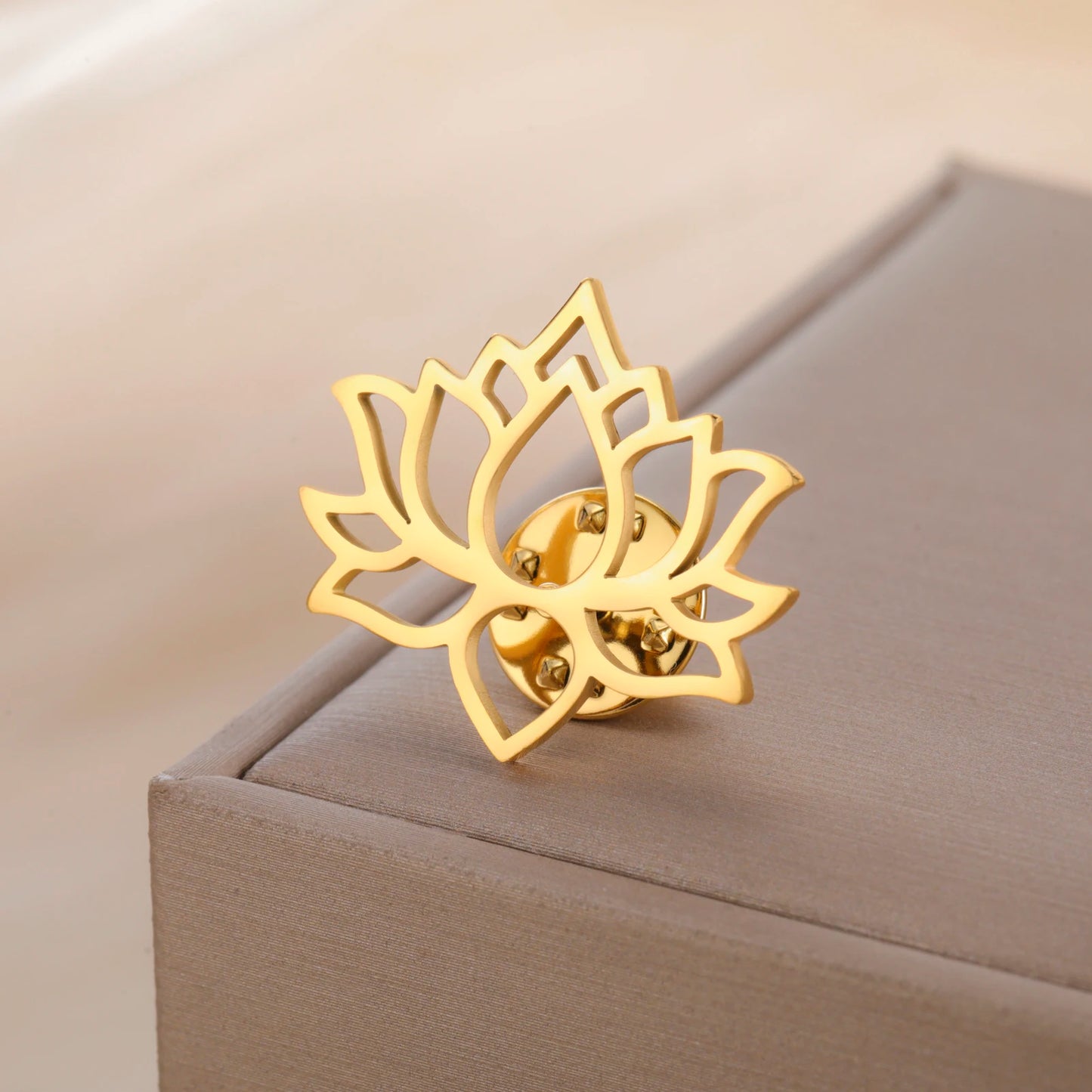Skyrim Lotus Flower Women's Brooch Stainless Steel Gold Color Suit Badge Lapel Pin Yoga Buddhism Amulet Accessories Wholesale