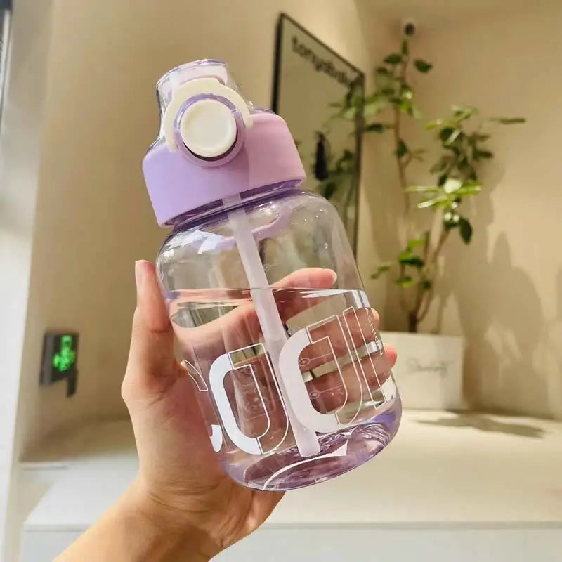 700ml/23.67oz Hot and Cold Resistant Large Capacity Plastic Portable Sports Water Bottle With Straw and Capacity Scale